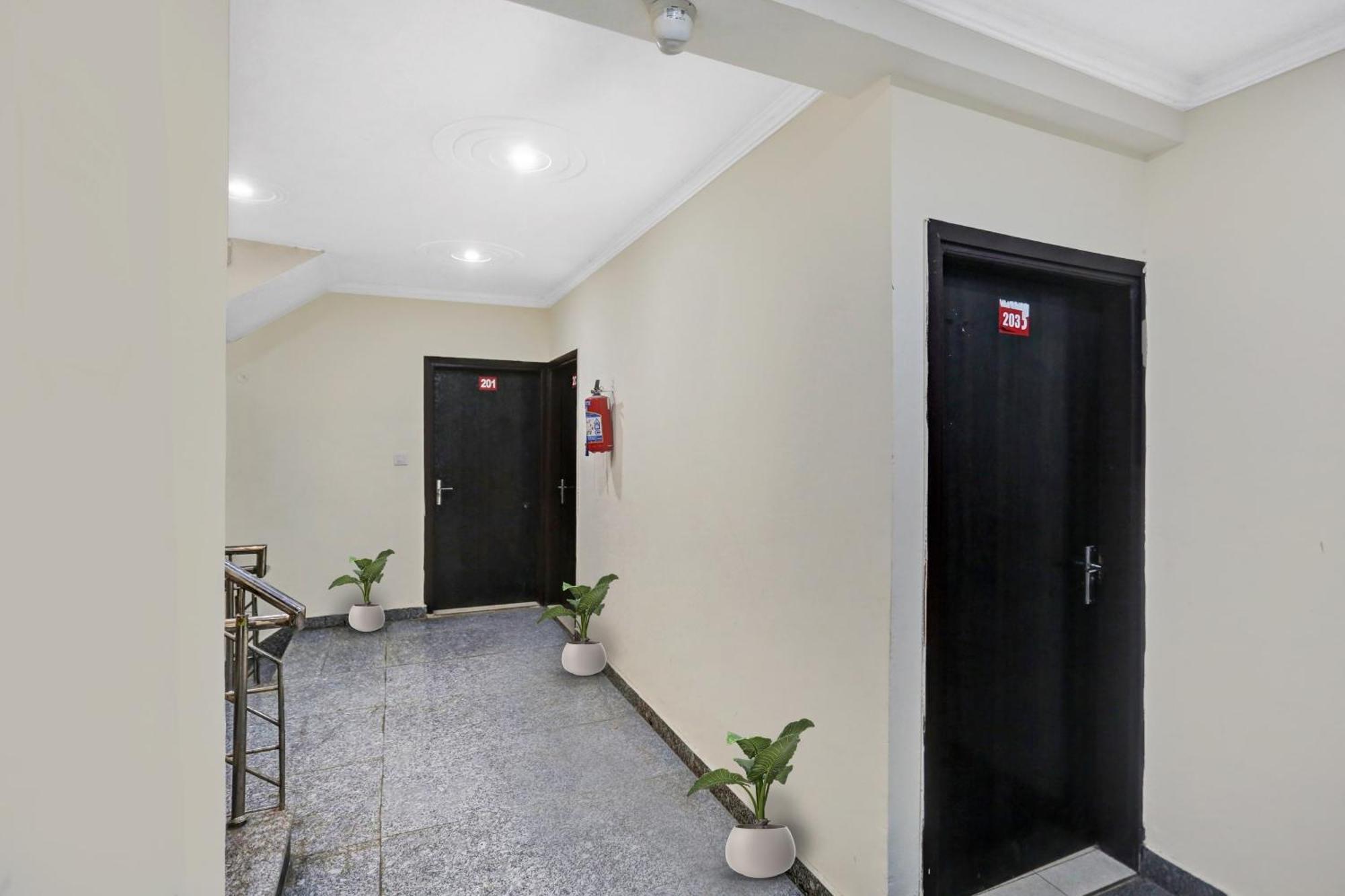 Hotel O Hotel Blue Orchid Neu-Delhi Exterior foto
