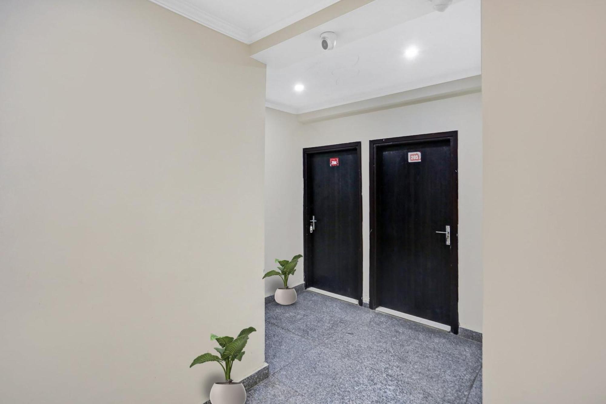 Hotel O Hotel Blue Orchid Neu-Delhi Exterior foto