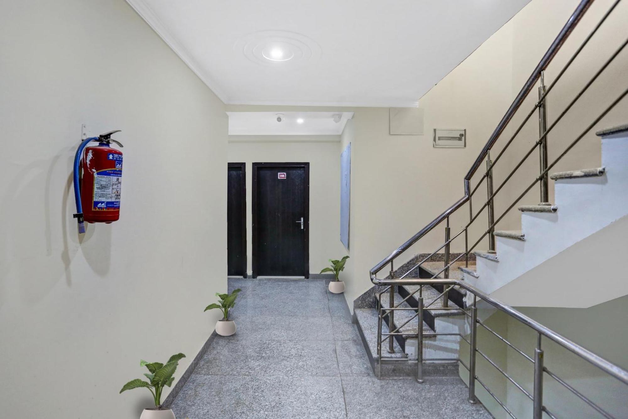 Hotel O Hotel Blue Orchid Neu-Delhi Exterior foto